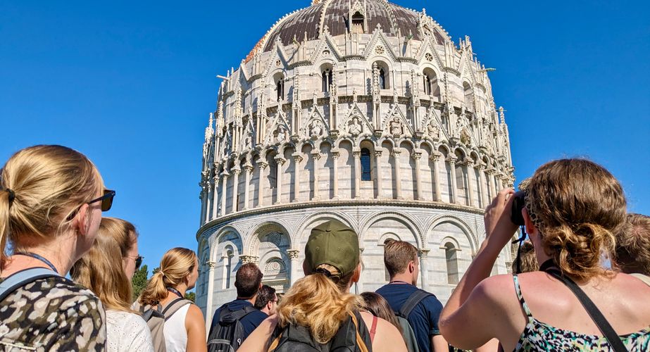 Baptisterium van Pisa bekijken